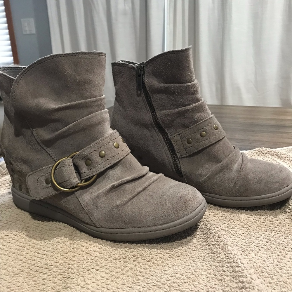 SKCH+3 Womens wedge bootie US 9